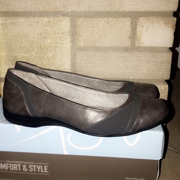 Women’s LifeStride Dig Flats - Picture 3 of 5